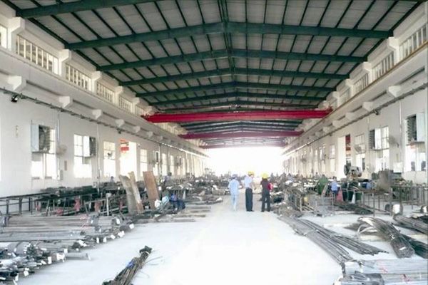德勝鋼材加工廠選用負壓風(fēng)機降溫
